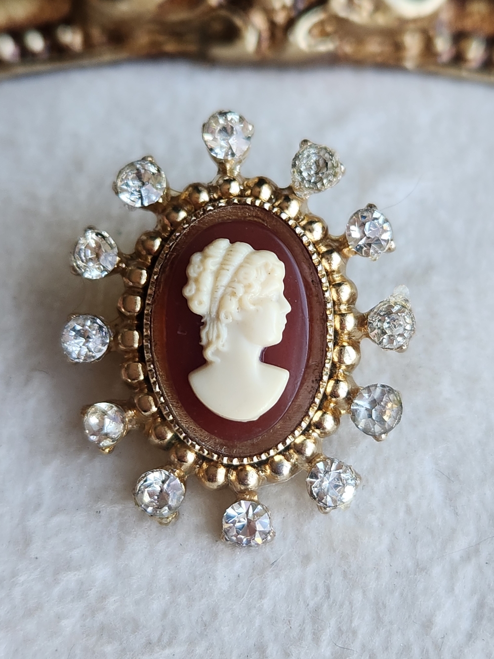 VTG Signed CORO Cameo Brooch Gold Rhinestone Crystal Halo Pin Victorian 1950's